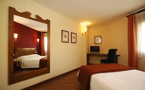 Hotell Pirineos Castejón de Sos